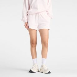 Spodenki damskie New Balance WS41500AAA – różowe. Czerwone szorty New Balance, bez wzorów, z bawełny, klasyczne. Za 199.99 zł.