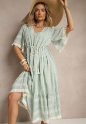 Miętowa Rozkloszowana Sukienka Boho z Bawełny Zdobiona Haftem i Wiązaniem Koriruna. Zielone sukienki Renee, na co dzień, l, z aplikacjami, z bawełny, boho, bez kołnierzyka, bez ramiączek, midi, rozkloszowane. Za 99.99 zł.