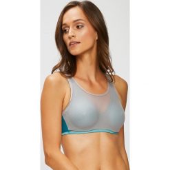 Triumph - Biustonosz Triaction Magic Motion. Czarne bielizna sportowa Triumph, bez wzorów, z dzianiny. W wyprzedaży za 149.90 zł.