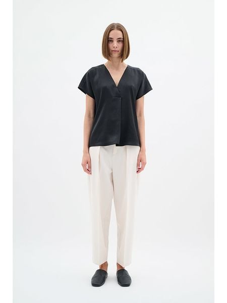 InWear Bluzka w kolorze czarnym rozmiar: 46. Czarne bluzki InWear, bez wzorów, bez kołnierzyka, bez ramiączek. Za 87.45 zł.