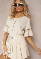 Beżowa Luźna Bluzka z Ażurową Wstawką na Rękawach Birian. Brązowe bluzki Renee, w ażurowe wzory, z jeansu, eleganckie, bez kołnierzyka, bez ramiączek. W wyprzedaży za 45.49 zł.