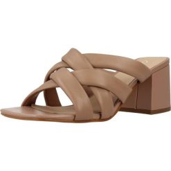 Sandały CLARKS SHEER65 STEP Beżowy. Brązowe sandały Clarks, bez wzorów, ze skóry, bez obcasa, bez zapięcia. Za 256.99 zł.