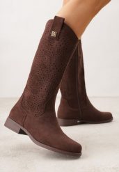 Brązowe Ażurowe Botki z Geometryczną Ozdobą Naeraste. Brązowe botki Renee, z aplikacjami, z jeansu, bez obcasa, na płaskiej podeszwie, bez zapięcia. Za 139.99 zł.