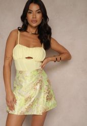 Żółte Spódnico-Szorty High Waist Ozdobione Metaliczną Nicią Rinesia. Żółte szorty Renee, z aplikacjami, eleganckie, z podwyższonym stanem. Za 99.99 zł.