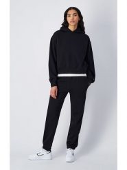 Champion Spodnie dresowe w kolorze czarnym rozmiar: XL. Czarne spodnie dresowe Champion, xl, bez wzorów, z dresówki. Za 134.45 zł.