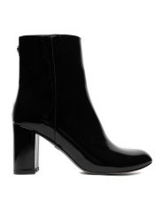 Nine West Botki CEO-TALA-01 Czarny. Czarne botki Nine West, bez wzorów, z materiału, bez obcasa, na słupku, bez zapięcia. Za 279.99 zł.