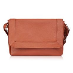 Torebka damska mała listonoszka skórzana na ramię koniakowa Paolo Peruzzi E-35-CG. Torby na ramię bez wzorów, z bawełny, eleganckie, na ramię, małe, bez dodatków. Za 119.00 zł.