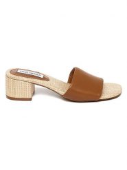 Steve Madden Klapki w kolorze jasnobrązowym rozmiar: 41. Brązowe klapki Steve Madden, bez wzorów, z otwartym noskiem, bez obcasa. Za 223.46 zł.