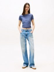 TOMMY JEANS Koszulka w kolorze niebieskim rozmiar: XS. Niebieskie bluzki Tommy Jeans, xs, bez wzorów, z jeansu, bez kołnierzyka, bez ramiączek. Za 92.42 zł.