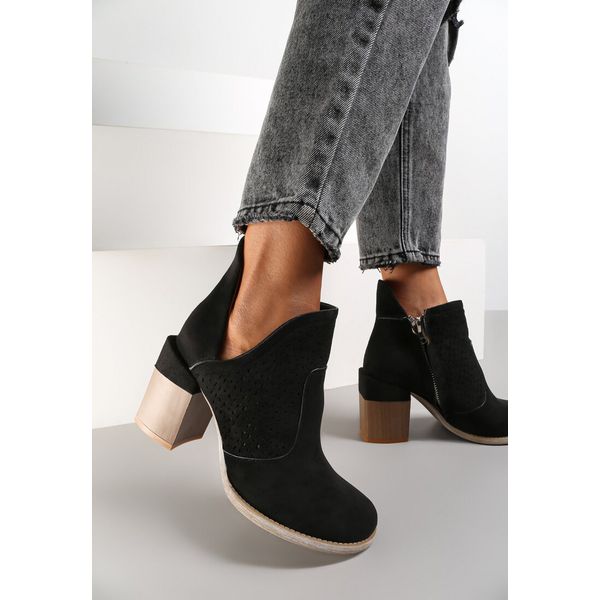 Czarne Botki Pirelous. Czarne botki Renee, z aplikacjami, z jeansu, za kostkę, bez obcasa, na obcasie, bez zapięcia. Za 59.99 zł.