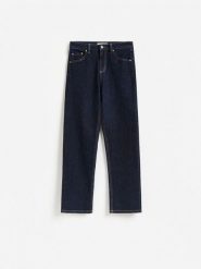 Jeansy straight z krótszą nogawką - granatowy. Niebieskie jeansy Reserved, bez wzorów. Za 129.99 zł.