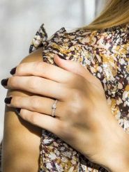 DIAMOND & CO Złoty pierścionek "Magana" z diamentami rozmiar: 62. Szare pierścionki Diamond & Co, z diamentem, złote. Za 900.49 zł.
