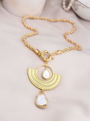 L'Atelier de Gaia Pozłacany naszyjnik z zawieszką - dł. 45 cm rozmiar: onesize. Żółte naszyjniki L'Atelier de Gaia, z perłą, pozłacane. Za 60.99 zł.