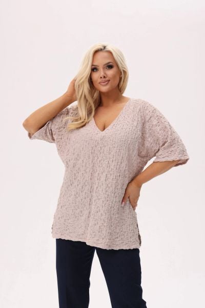 Kimonowa bluzka Zaria o marszczonej teksturze - Piaskowy Puder PLUS SIZE XXL OVERSIZE. Zielone bluzki Moda Size Plus Iwanek, l, bez wzorów, z bawełny, biznesowe, bez kołnierzyka, plus size, bez ramiączek. W wyprzedaży za 109.90 zł.