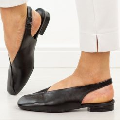 Czarne baleriny damskie Potocki 20335. Czarne czółenka POTOCKI, bez wzorów, z jeansu, bez obcasa, na obcasie, bez zapięcia. Za 149.00 zł.