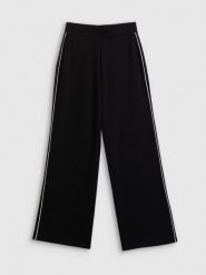 4F Spodnie dresowe z szerokimi nogawkami damskie - czarne L. Czarne spodnie dresowe 4f, na co dzień, l, bez wzorów, z dresówki. Za 159.99 zł.