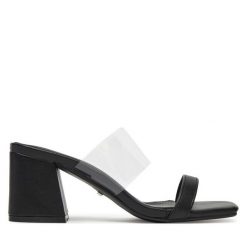 Klapki DeeZee. Czarne klapki DeeZee, bez wzorów, bez obcasa. Za 99.99 zł.