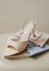 Beżowe Sandały Vices na Szpilce z Elastycznym Paskiem na Piętę Evisolla. Brązowe sandały Born2be, bez wzorów, z jeansu, eleganckie, bez obcasa, na obcasie, bez zapięcia. W wyprzedaży za 67.49 zł.