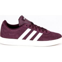 Czerwone Adidas Vl Court 2.0 B43809. Czerwone trampki Adidas, bez wzorów, z gumy, bez zapięcia. W wyprzedaży za 299.00 zł.