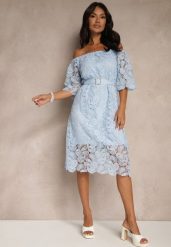 Niebieska Sukienka z Bawełną z Paskiem z Klamrą Perełkami i Cyrkoniami Neralisse. Niebieskie sukienki Renee, m, bez wzorów, z bawełny, eleganckie, bez kołnierzyka, bez ramiączek, midi, kopertowe. Za 69.99 zł.