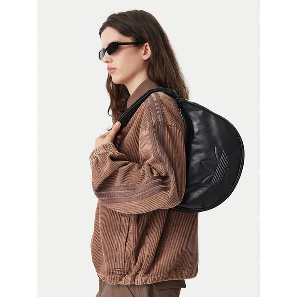 Torebka adidas. Czarne torebki klasyczne Adidas, bez wzorów, bez dodatków. Za 179.99 zł.