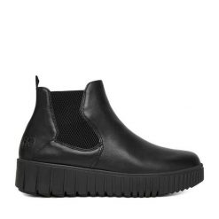Botki Rieker. Czarne botki Rieker, bez wzorów, bez obcasa, na płaskiej podeszwie, bez zapięcia. Za 349.99 zł.