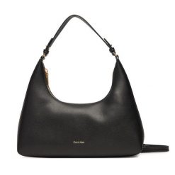 Torebka Calvin Klein. Czarne torebki klasyczne Calvin Klein, bez wzorów, bez dodatków. Za 519.99 zł.