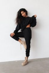 Spodnie dresowe typu jogger w kolorze TOTALLY BLACK - DISPLAY-S. Czarne spodnie dresowe Marsala, s, bez wzorów, z bawełny, z podwyższonym stanem. W wyprzedaży za 53.97 zł.
