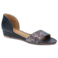 Sandały damskie Maciejka, skóra naturalna i na płaskiej podeszwie z minimalnym koturnem, granatowe, 01971-50-00-5. Niebieskie sandały Maciejka, bez wzorów, ze skóry, eleganckie, bez obcasa, na koturnie, bez zapięcia. Za 209.00 zł.