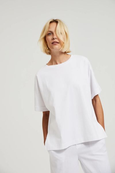 T-shirt oversize biały. Białe t-shirty MOODO, s, bez wzorów, bez kołnierzyka, bez ramiączek. W wyprzedaży za 23.99 zł.