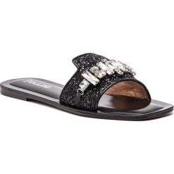 Klapki POLLINI - SA28020C17TR0000 Nero. Czarne klapki Pollini, z aplikacjami, z materiału, bez obcasa, na obcasie. W wyprzedaży za 589.00 zł.