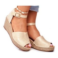 EVE Sandały Damskie Na Koturnie Espadryle Złote Maritta złoty. Żółte sandały bez wzorów, eleganckie, bez obcasa, na koturnie, bez zapięcia. Za 173.90 zł.