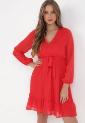 Czerwona Sukienka Pronestra. Czerwone sukienki Born2be, l, bez wzorów, z materiału, eleganckie, bez kołnierzyka, bez ramiączek, mini, kopertowe. Za 109.99 zł.
