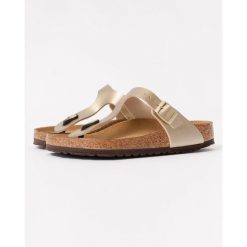 Japonki damskie Birkenstock Gizeh. Żółte klapki Birkenstock, bez wzorów, z materiału, bez obcasa. Za 390.55 zł.