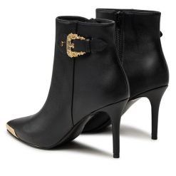 Botki Versace Jeans Couture. Czarne botki Versace Jeans Couture, bez wzorów, z jeansu, bez obcasa, na szpilce, bez zapięcia. Za 1,299.00 zł.