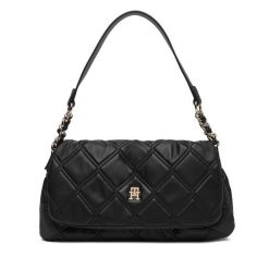 Torebka Tommy Hilfiger. Czarne torebki klasyczne TOMMY HILFIGER, bez wzorów, bez dodatków. Za 569.99 zł.