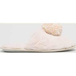 Medicine - Kapcie Essential. Obuwie domowe MEDICINE. W wyprzedaży za 19.90 zł.