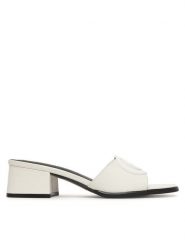 Guess Klapki FLJCNN LEP03 Biały. Białe klapki Guess, z aplikacjami, ze skóry, bez obcasa. Za 449.99 zł.