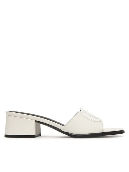 Guess Klapki FLJCNN LEP03 Biały. Białe klapki Guess, z aplikacjami, ze skóry, bez obcasa. Za 449.99 zł.
