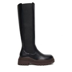 Kozaki DeeZee. Czarne kozaki DeeZee, bez obcasa, na płaskiej podeszwie, bez zapięcia. Za 249.99 zł.