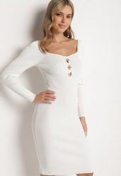 Biała Sukienka Midi z Prążkowanej Dzianiny z Ozdobnymi Guzikami przy Dekolcie Sarahilla. Białe sukienki Born2be, na imprezę, bez wzorów, z dzianiny, bez kołnierzyka, bez ramiączek, midi. Za 59.99 zł.