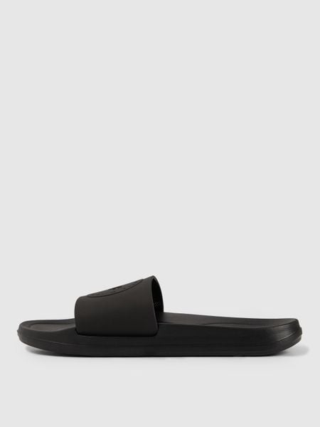 4F Klapki damskie - czarne 40. Czarne klapki 4f, bez wzorów, z gumy, bez obcasa. Za 59.99 zł.