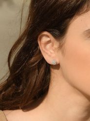 DIAMANTA Złote kolczyki-wkrętki "Carré richesse" z diamentami rozmiar: onesize. Szare kolczyki DIAMANTA, z diamentem, złote. Za 2,109.99 zł.