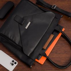 Torebka skórzana duża damska A4 klasyczna na ramię czarna Beltimore N31. Czarne torby na ramię bez wzorów, klasyczne, na ramię, duże, bez dodatków. Za 329.90 zł.