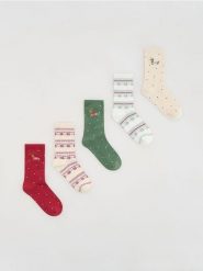 Skarpetki ze świątecznym motywem 5 pack - czerwony. Czerwone skarpety Reserved, bez wzorów. Za 59.99 zł.