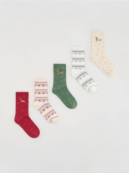 Skarpetki ze świątecznym motywem 5 pack - czerwony. Czerwone skarpety Reserved, bez wzorów. Za 59.99 zł.
