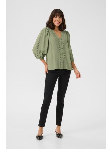 Kaffe Bluzka w kolorze zielonym rozmiar: 38. Zielone bluzki Kaffe, bez wzorów, bez kołnierzyka, bez ramiączek. Za 87.81 zł.