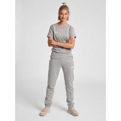 Koszulka sportowa z krótkim rękawem damska Hummel hmlGO cotton. Szare koszulki sportowe Hummel, bez wzorów, bez ramiączek, do piłki nożnej. Za 59.00 zł.