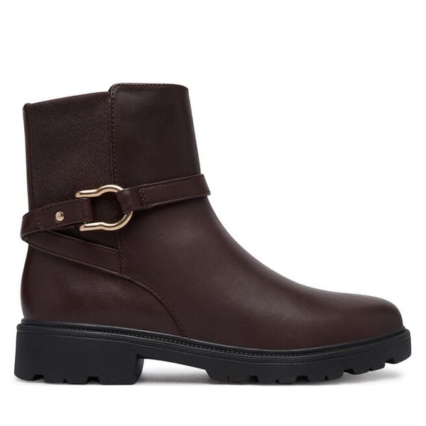 Botki Clarks. Brązowe botki Clarks, bez wzorów, bez obcasa, na płaskiej podeszwie, bez zapięcia. Za 479.99 zł.
