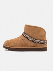 UGG Skórzane botki "Crescent" w kolorze jasnobrązowym rozmiar: 36. Brązowe botki UGG, bez wzorów, ze skóry, bez obcasa, bez zapięcia. Za 748.50 zł.
